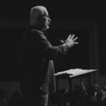 Pessoa ansiosa antes de uma apresentação (imagem ilustrativa)